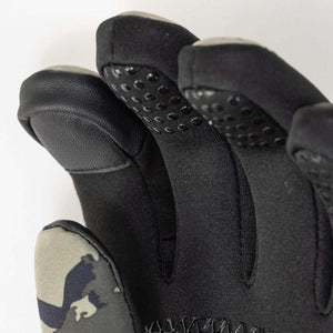 Mobile Warming glove fingertips with black grip texture and camouflage fabric