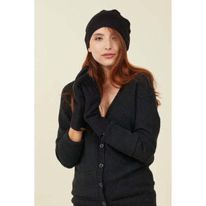 Woman wearing a black beanie and black knit gloves
