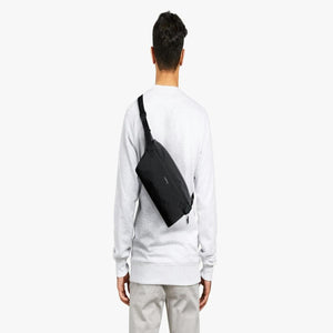 Person wearing a black Bellroy sling bag across their back