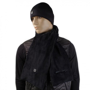 Mannequin wearing a black Glovii heated beanie and scarf