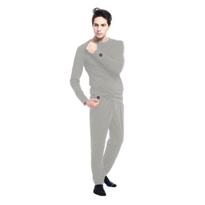 Man wearing Glovii grey long sleeve thermal top and matching pants