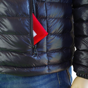 Glovii black quilted jacket with red fabric detail in the open zipper pocket
