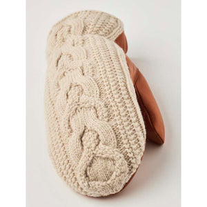 Beige cable knit mitten with brown leather palm