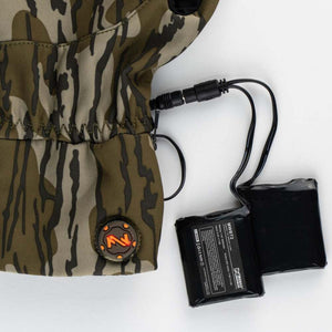 Mobile Warming camo glove with connected battery pack