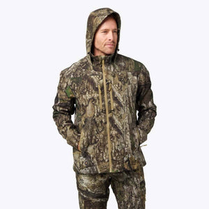 Man wearing Mobile Warming camouflage hooded jacket
