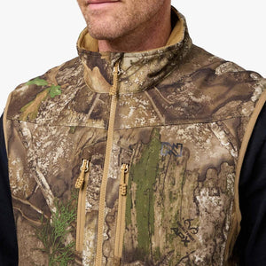 Mobile Warming Realtree APX camouflage vest with zippered chest pockets