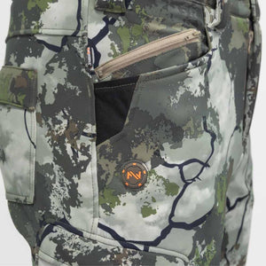 Mobile Warming camouflage hunting pants with zippered pocket and integrated control button