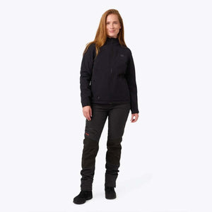 Woman wearing Mobile Warming black jacket and matching trousers