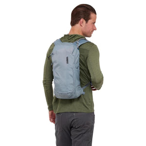 Man wearing a light blue Thule hydration backpack