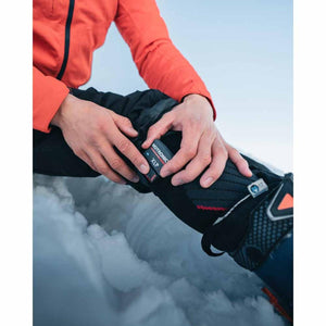 Zanier ski sock with Hotronic XLP battery pack attached to the calf